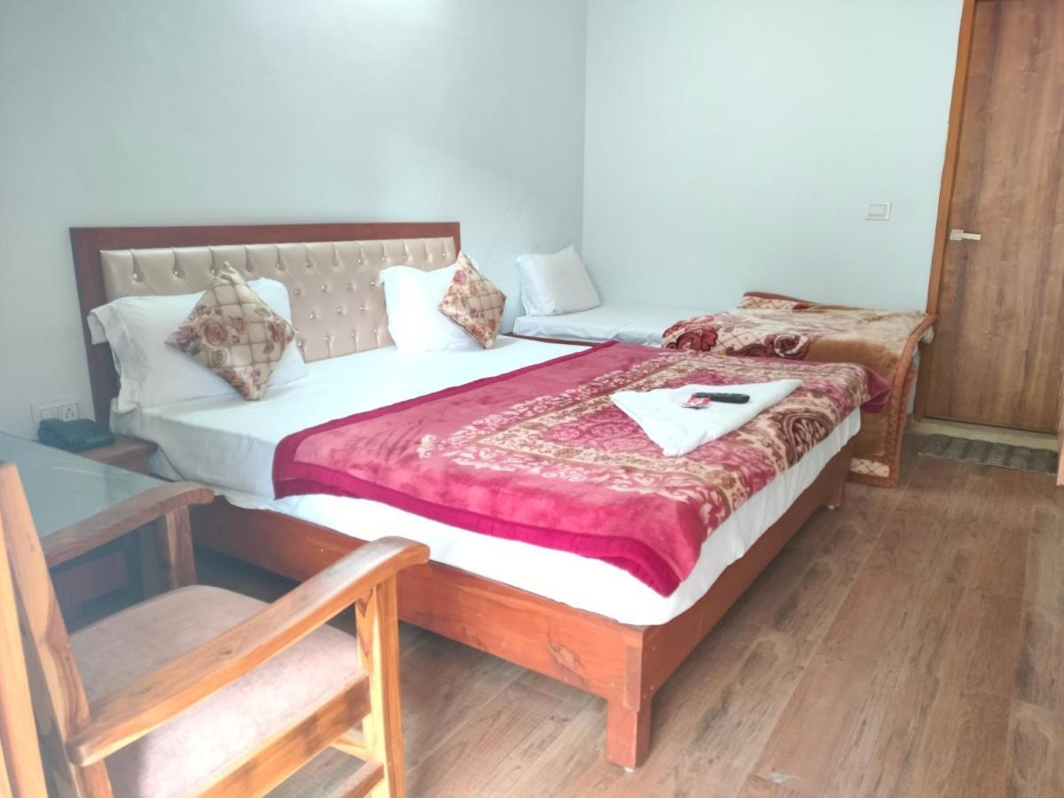 Hotel Studioz Sahastradhara Déhrádún Exteriér fotografie