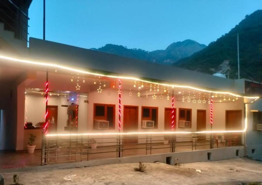 Hotel Studioz Sahastradhara Déhrádún Exteriér fotografie