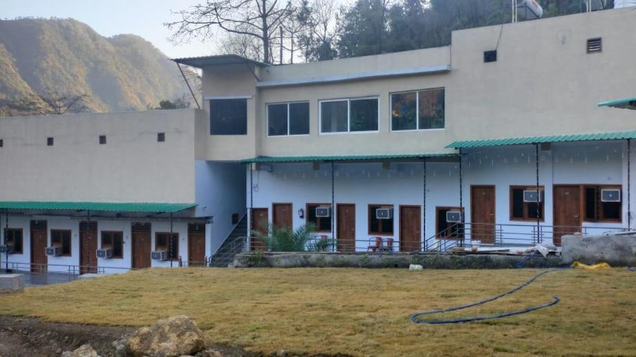 Hotel Studioz Sahastradhara Déhrádún Exteriér fotografie