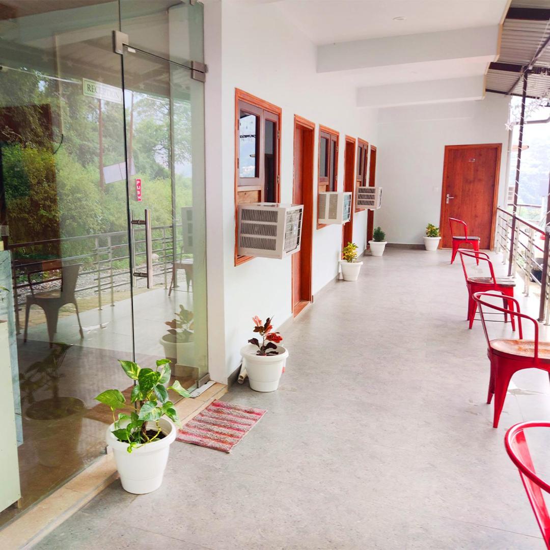 Hotel Studioz Sahastradhara Déhrádún Exteriér fotografie