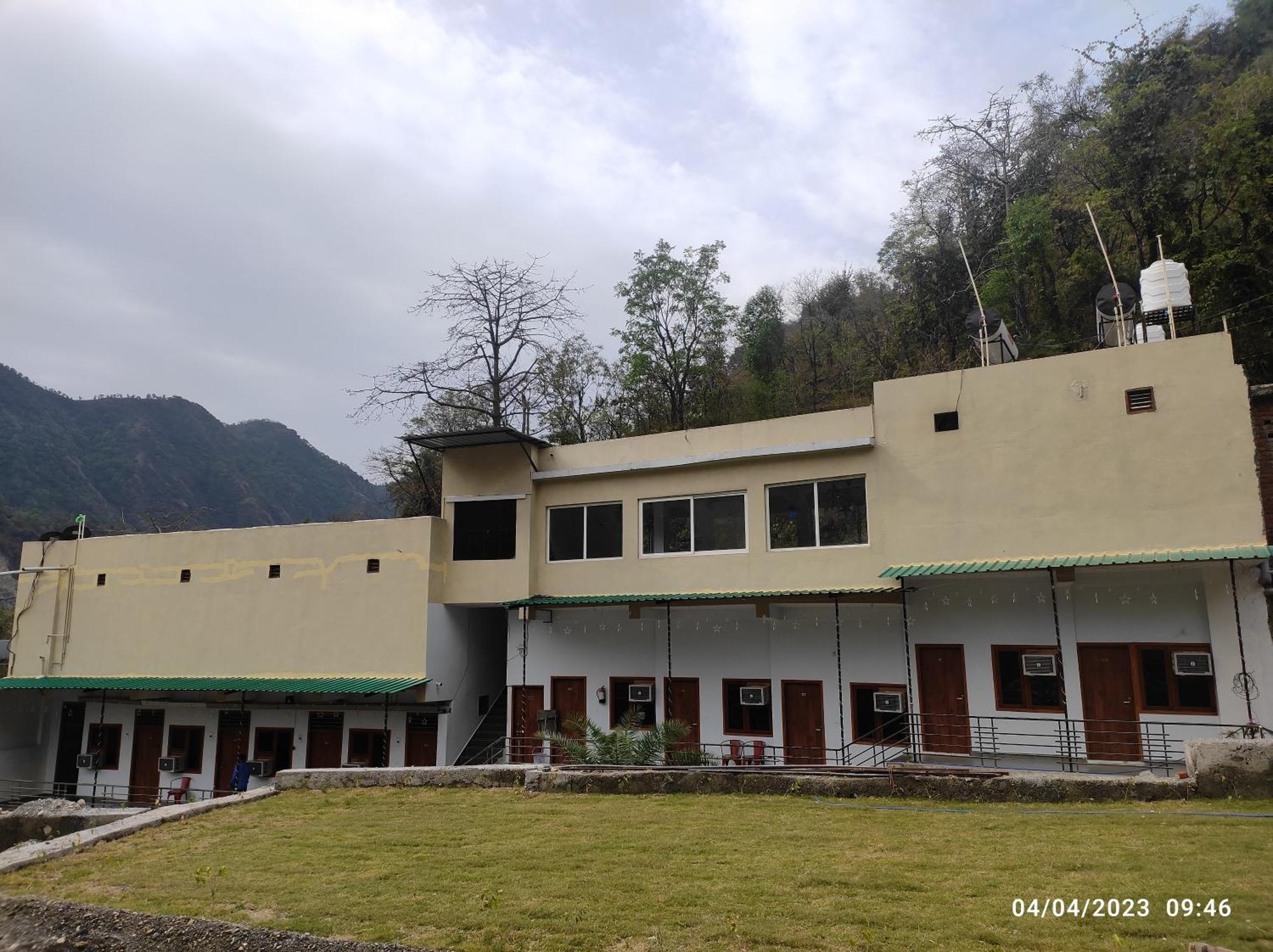 Hotel Studioz Sahastradhara Déhrádún Exteriér fotografie