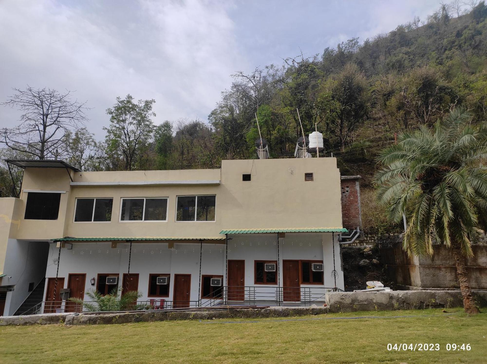 Hotel Studioz Sahastradhara Déhrádún Exteriér fotografie